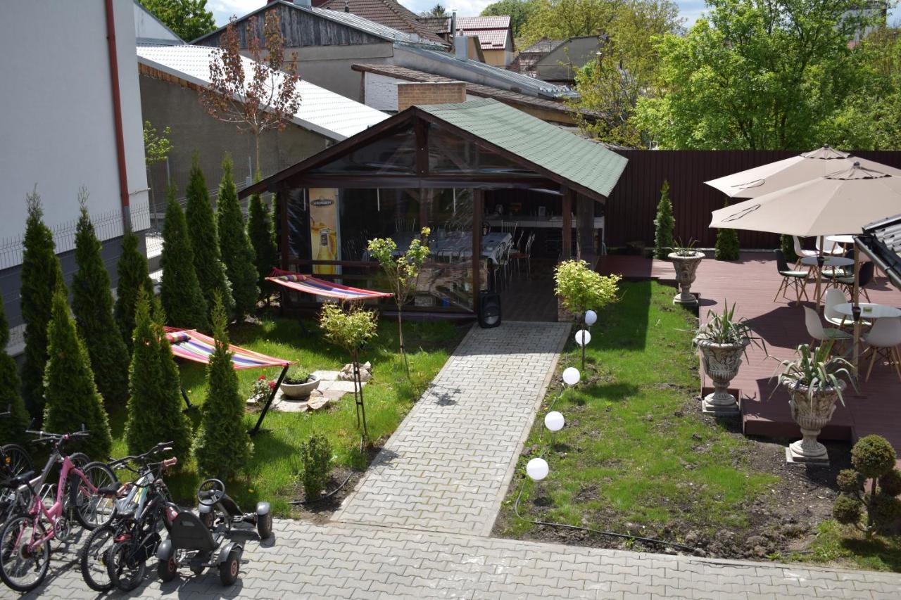 Pensiunea Casa Zece Guest house 3*